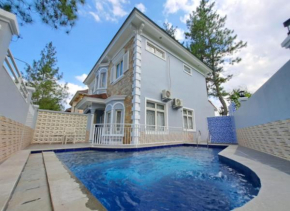 Villa puncak bogor di kota bunga ada kolam pribadi
